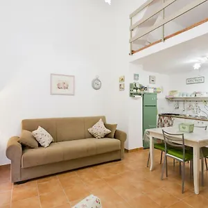 Appartamento Little House Inside Capo's Market, Palermo